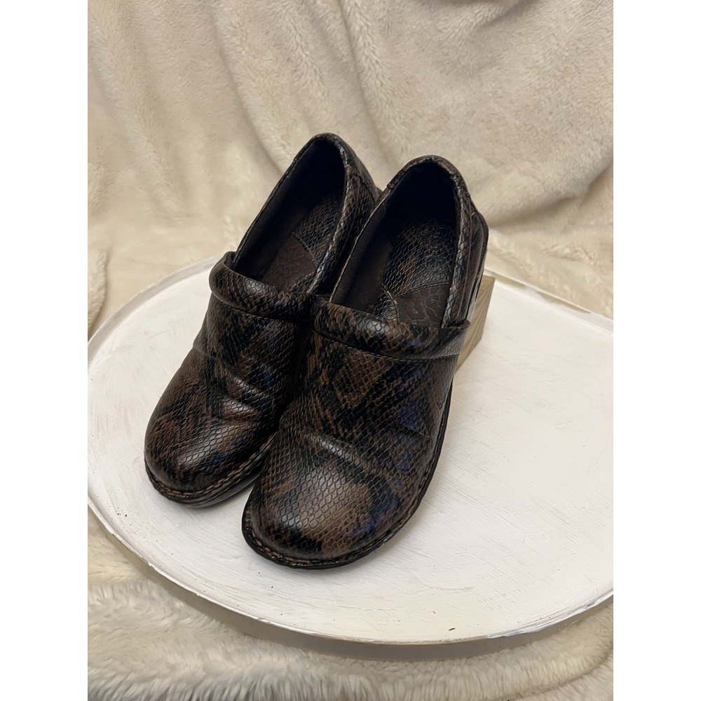 Born Women 7.5 Faux Snakeskin Slip On Mule Clogs Gray Vegan Nursing Shoes C45706